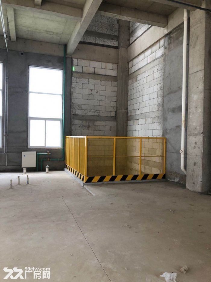 出租空港经济区5000㎡5米层高标准厂房 紧邻高速入口 临近机场-图2